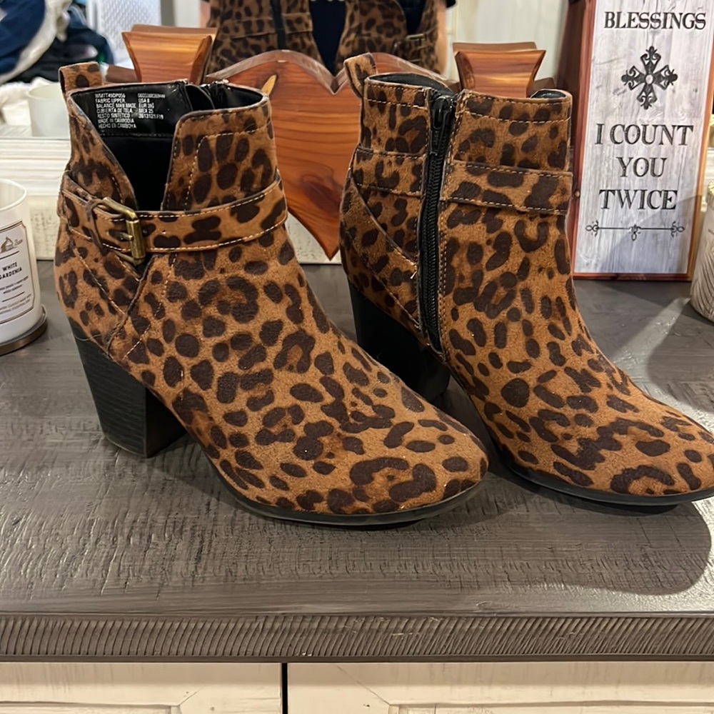 Size 8 Leopard print boots